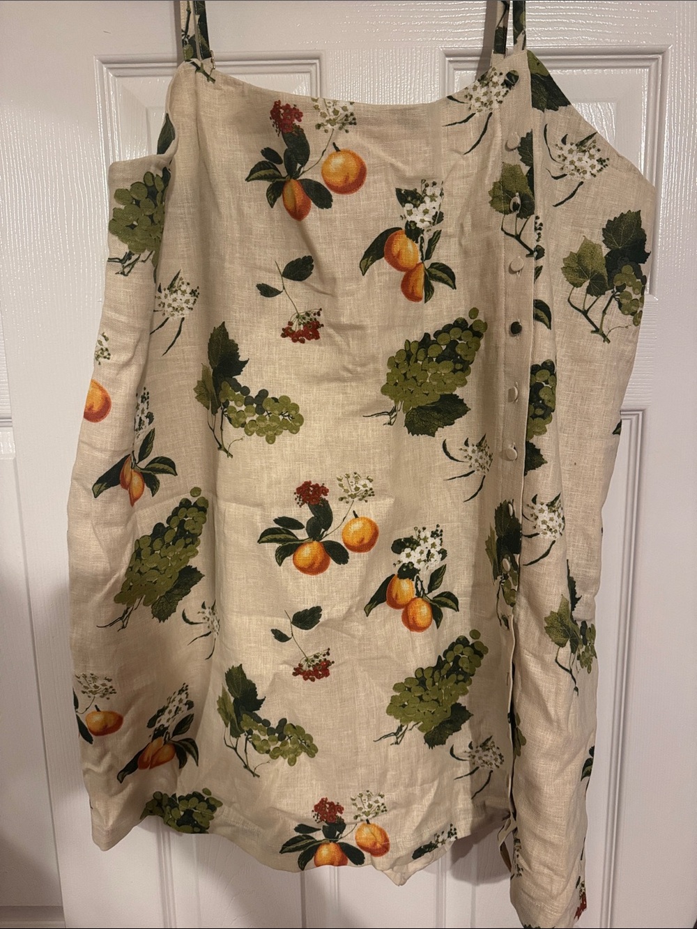 Abercrombie & Fitch Women's
Linen-Blend Button Skort Tan fruit pattern